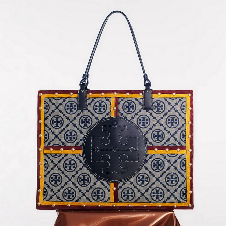 T Monogram圖騰Quadrant Tote四象限托特包，2萬9900元。品牌提供