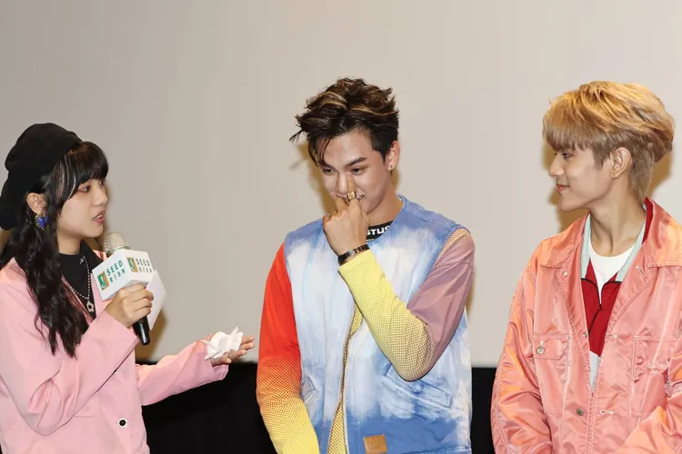 李秉諭（中）感性掉下男兒淚。葉志明攝