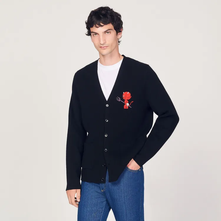 限量款刺繡黑色開襟毛衣，1萬3190元。品牌提供