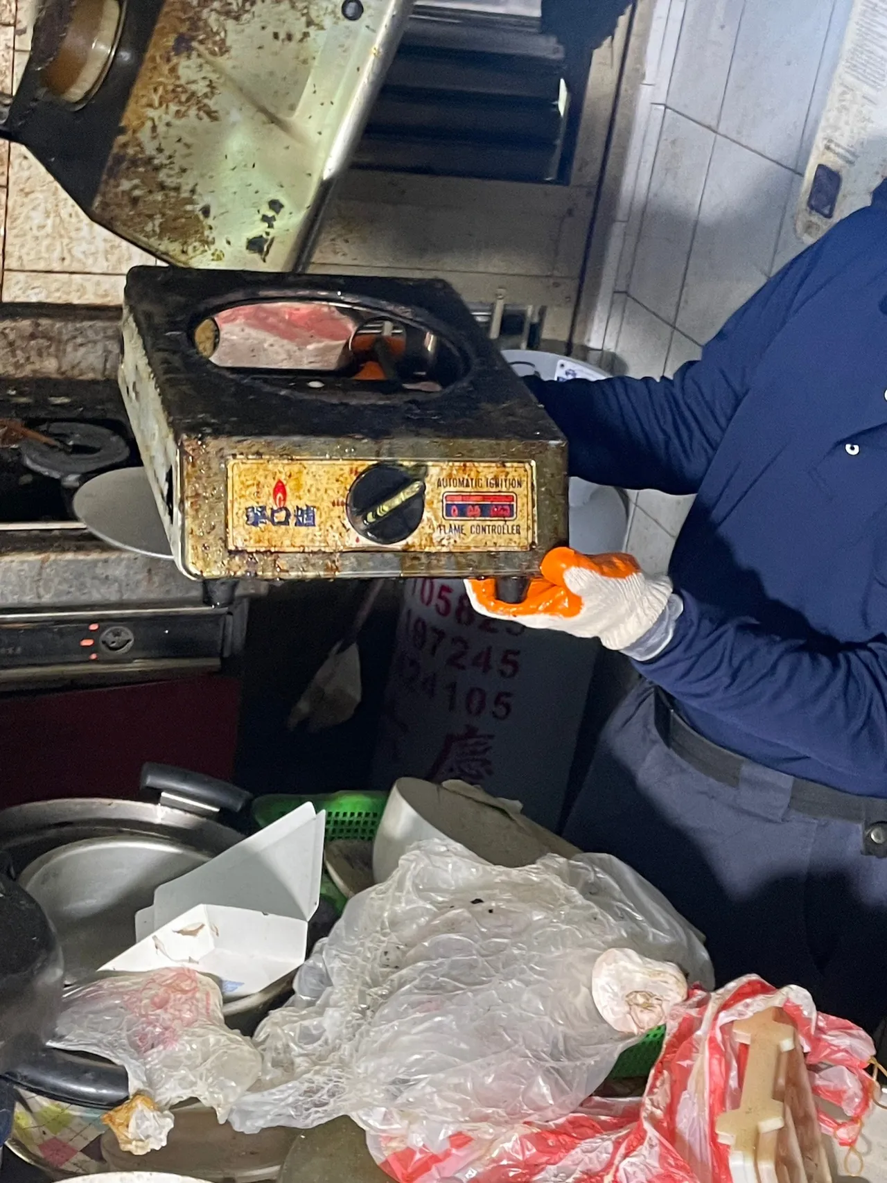 陸姓男子烹煮食物所使用的瓦斯爐。讀者提供