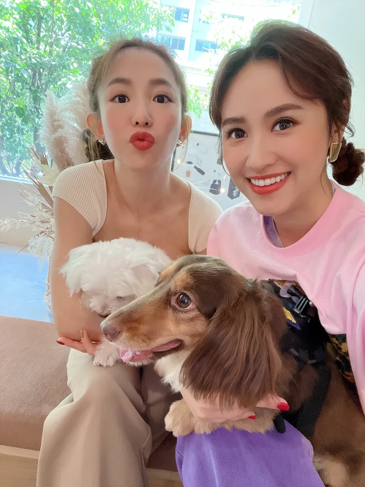 吳姍儒（右）和郭書瑤都是愛狗人士。TVBS提供
