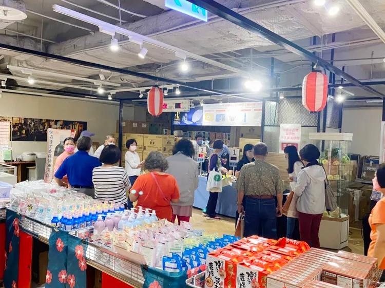 高雄多家百貨公司正值周年慶，消費者可趁機購買特惠商品。大立百貨提供