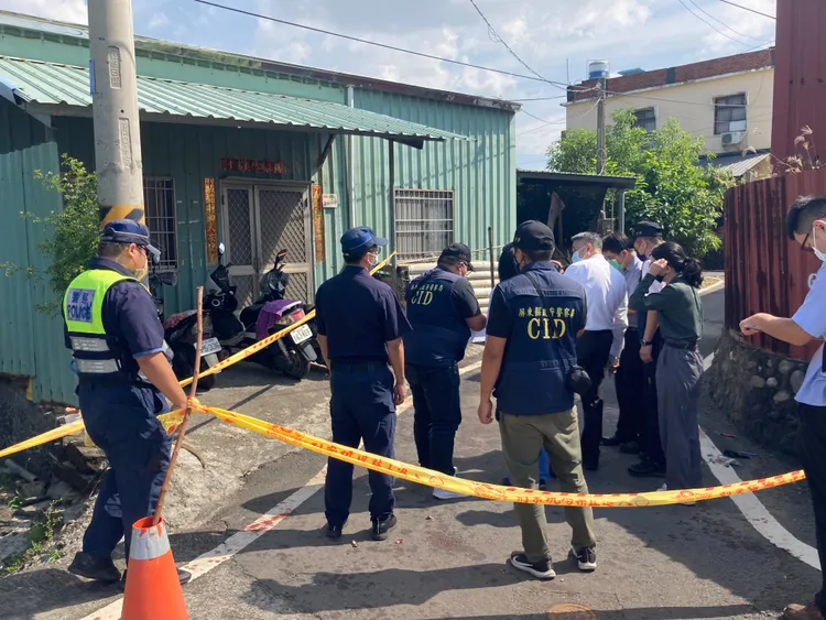 警方重回現場採證。陳宏銘攝