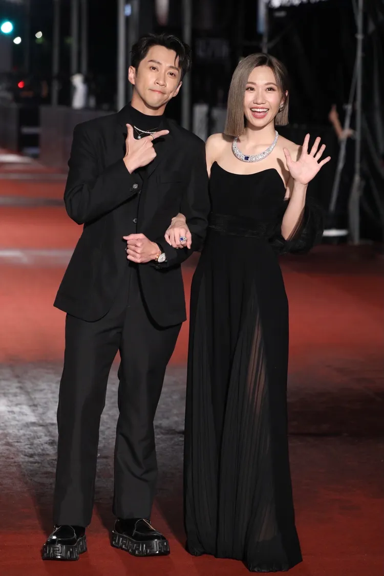 Lulu（右）挽陳漢典第2次站上紅毯。攝影中心攝