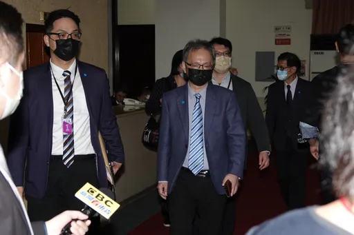 最後一刻終等到 薛瑞元:高端剛把補件送進來