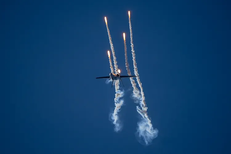 瑞士空軍F/A-18大黃蜂式戰鬥攻擊機在實彈演練中大秀威武。法新社