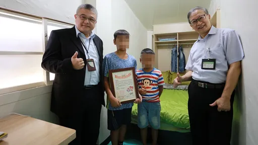 小兄弟窩2坪漏水房！恆基、中科院助修繕　他們感恩笑了