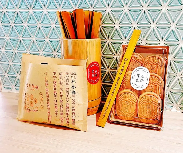 10/27-10/31於KADOKADO忠孝SOGO百貨門市購買「幸運紅龜粿」系列6顆即可抽籤一次，有機會獲得龍蝦、帝王蟹、墨魚、白鯧魚等造型雞蛋糕。業者提供