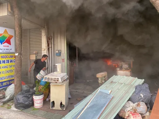 中市铁皮屋电焊酿火灾！　13辆消防车驰援8分钟扑灭