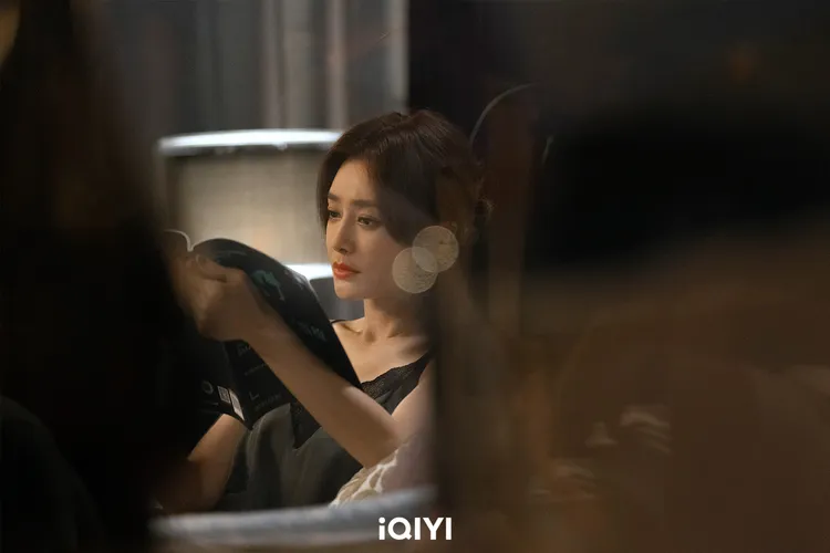 秦嵐飾演35歲建築室內設計師張帆。愛奇藝國際站提供