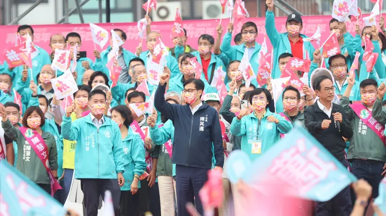 陳其邁競選總部今天成立，現場支持者熱情湧入。侯昌騰攝
