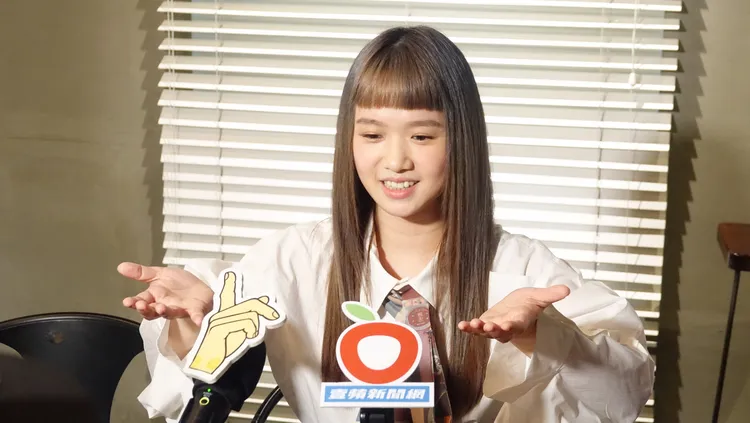 嚴正嵐好久沒看到這麼多麥克風在她的眼前。張哲鳴攝