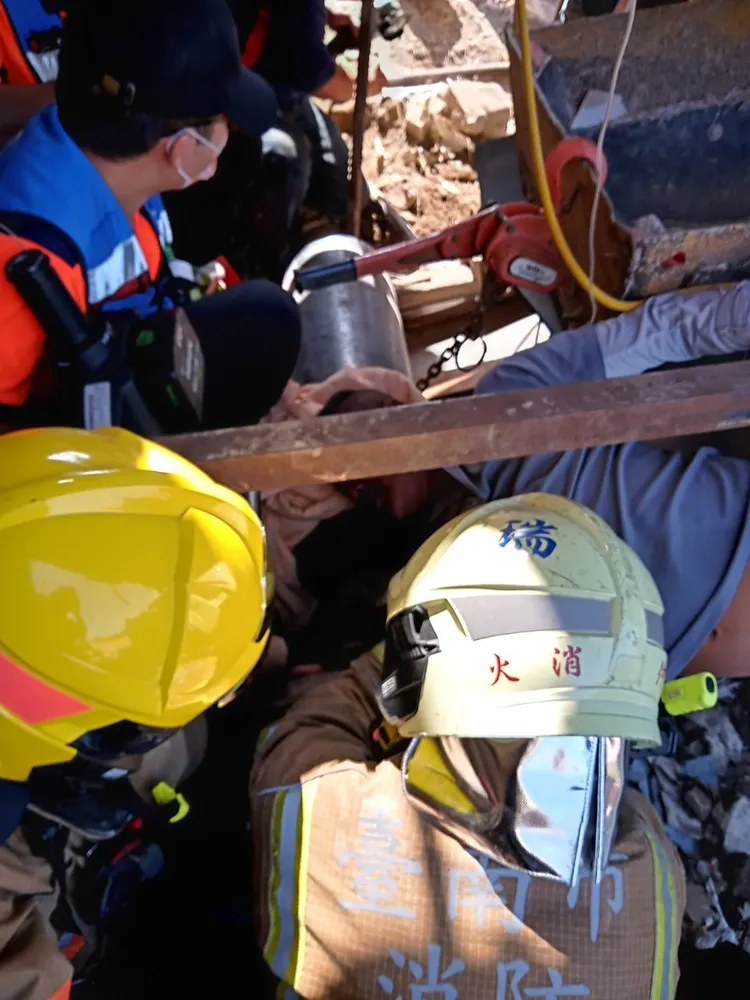 警消出動器具拆解機器。讀者提供