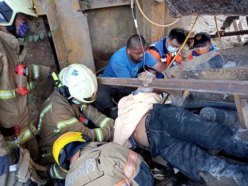 台南土資場再傳工安意外!男遭輸送帶捲入 20人鋸鐵架搶救