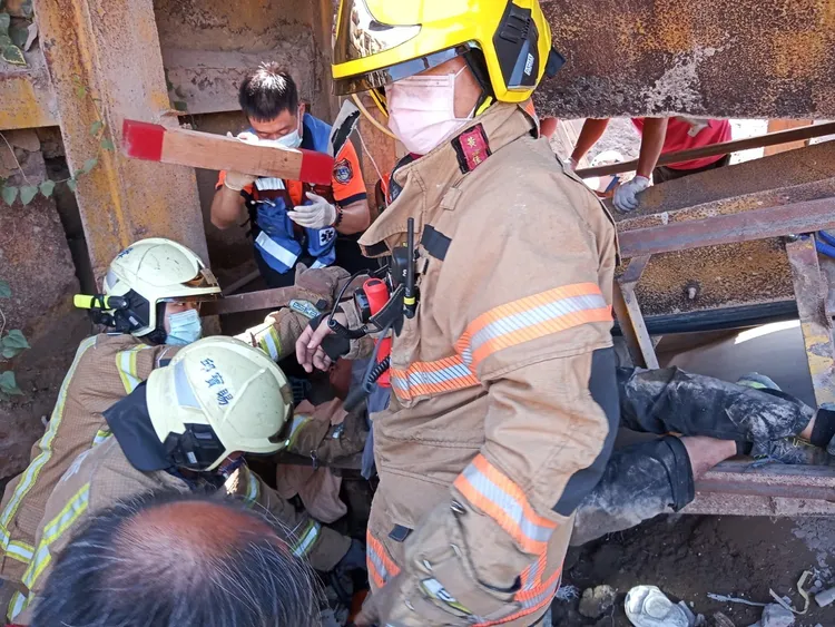 警消到場搶救。讀者提供