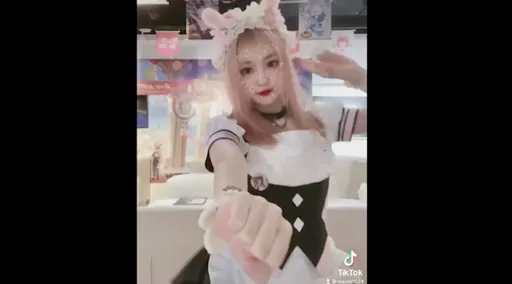 正妹化身蘿莉女僕這一跳性感又可愛　網友不淡定了　