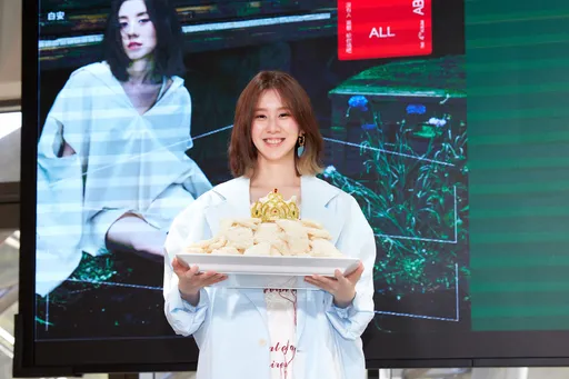 五月天阿信曝被女歌手在家裝監視器　準備睡覺她就打來