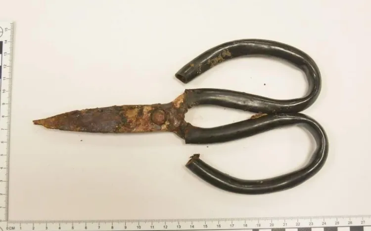 殺害蔡姓少女的剪刀。民眾提供