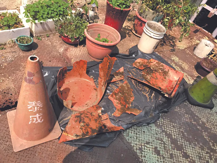 林姓婦人被殺害後裝入大型塑膠桶、還倒入鹽酸毀屍及水泥封蓋，埋入橋頭糖廠捷運站外空地。民眾提供