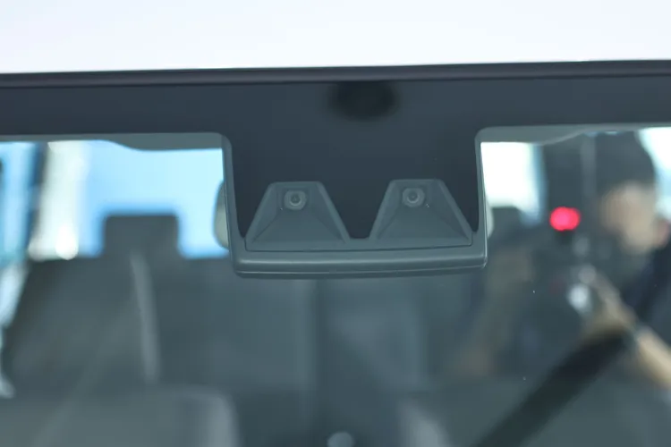 全車系標配雙SRS氣囊，頂規更搭載原廠TSS主動式安全防護系統，在擋風玻璃上緣設置偵測機構。翁玉信攝