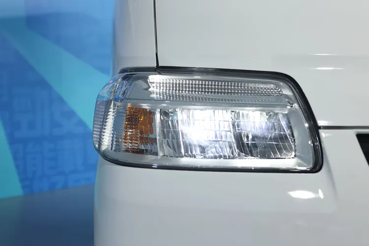 Town Ace廂型車和貨卡車型相同，全車系都標配LED頭尾燈組。翁玉信攝