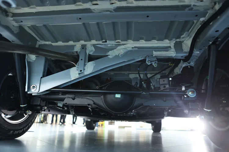 Town Ace廂型車也特別強調後懸吊採用拖桿式彈簧懸吊，可提升穩定性之外，兼顧載貨能力及舒適性。翁玉信攝