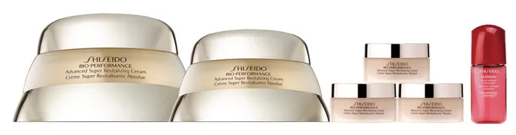 SHISEDO國際櫃乳霜王全台制霸組，含百優精純乳霜50ml+75ml+18ml×3+紅肌活妍露10ml，原價1萬814元，特價4680元，限11/10，限量800組，忠孝館。業者提供