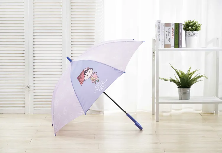 櫻桃小丸子晴雨兩用直傘，11/18-11/19 App會員單筆消費滿500元可兌換，限量2萬6000份。業者提供