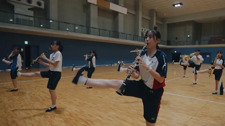 橘高校吹奏部學生在學校排練的情況。翻攝自「中華文化總會」YouTube