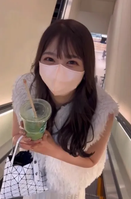 戴著口罩都能感受她的甜美笑容。