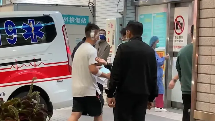 上士林俊佑因火箭彈意外擊發，造成耳膜震傷。翻攝畫面