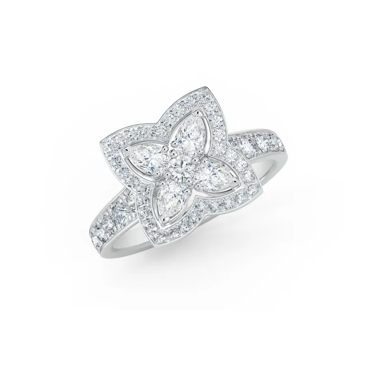 Enchanted Lotus 18K白金鑲鑽戒指，28萬4000元。品牌提供