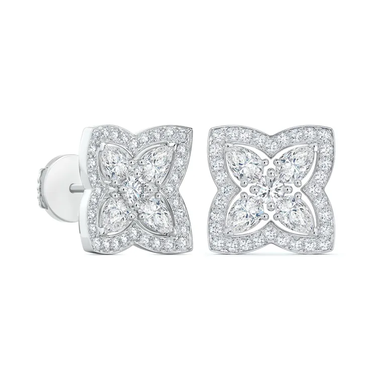 Enchanted Lotus 18K白金鑽石耳釘，32萬7000元。品牌提供