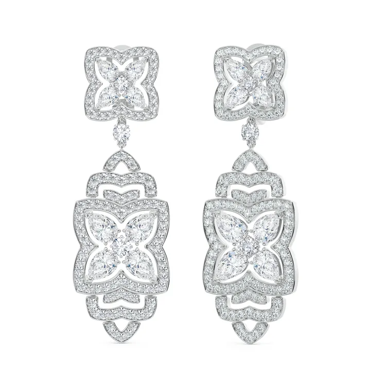 Enchanted Lotus 18K白金鑽石耳環，258萬元。品牌提供