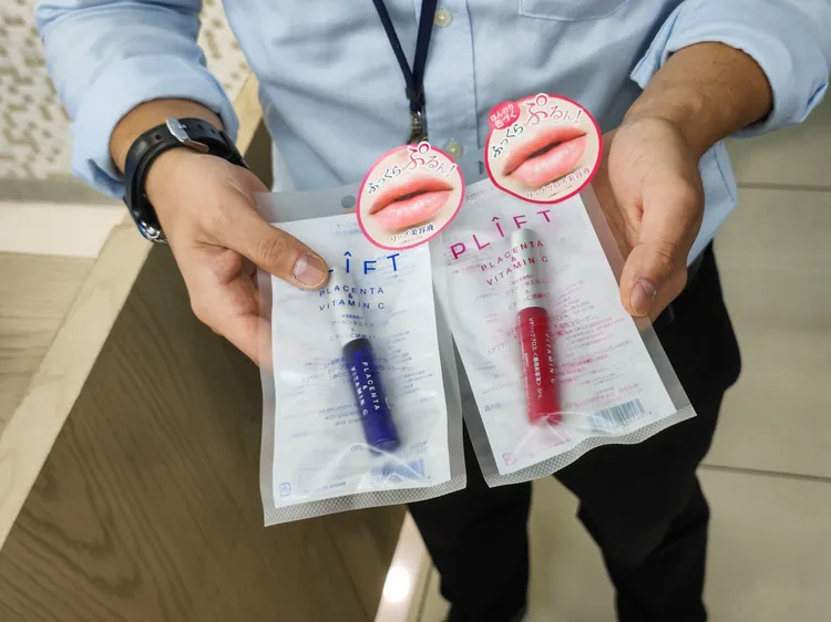 「PLIFT護唇美容液」在日本只有AINZ & TULPE這家藥妝品牌可以買到。田欣雲攝