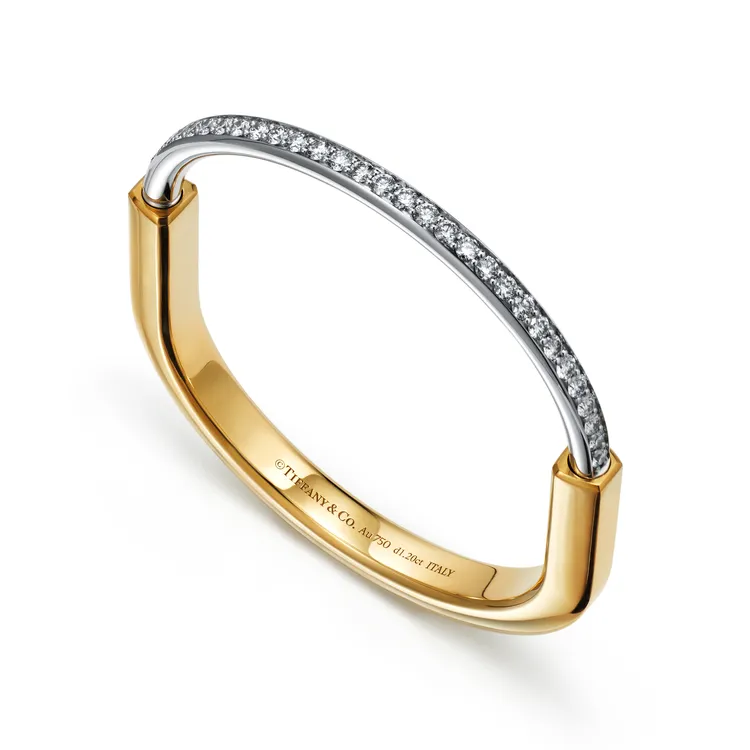 TIFFANY & Co Lock 18K金與18K白金鑲鑽手鐲，38萬4000元。品牌提供