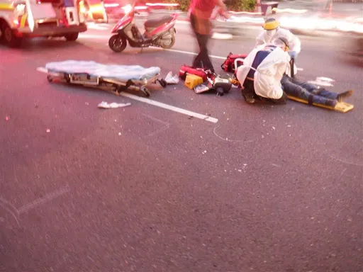 汽車停等紅燈挨撞！肇事男騎士身亡　駕駛衰遭過失致死法辦