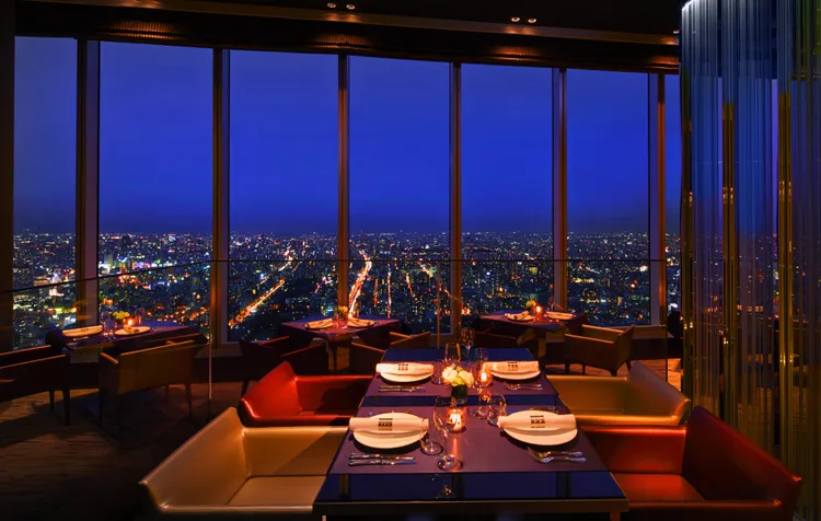 大阪萬豪都酒店，57樓ZK絕景餐廳360度夜景。可樂旅遊提供