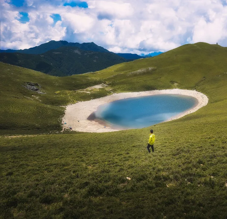 嘉明湖景色壯闊。林鉦翔提供
