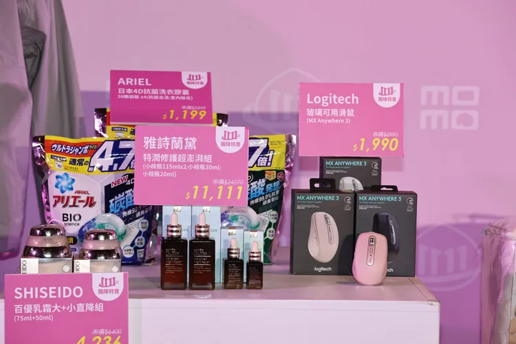 雅特蘭黛特潤修護超澎湃組活動價11,111元。翁玉信攝