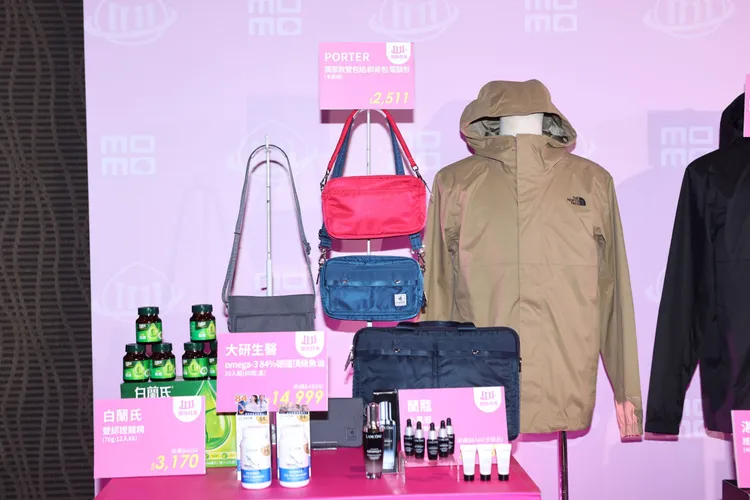 蘭蒄小黑瓶50ml送50ml組（含贈品），11/11當天特價3942元。翁玉信攝