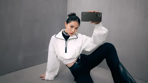 迎萬聖節暗黑氛圍 電競旗艦realme GT Neo3推新色