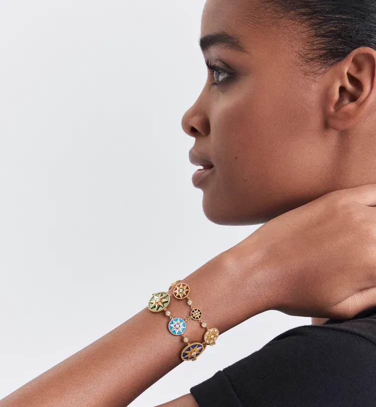 Rose des Vents 18K金彩寶鑽石多層次手鍊，77萬元。品牌提供