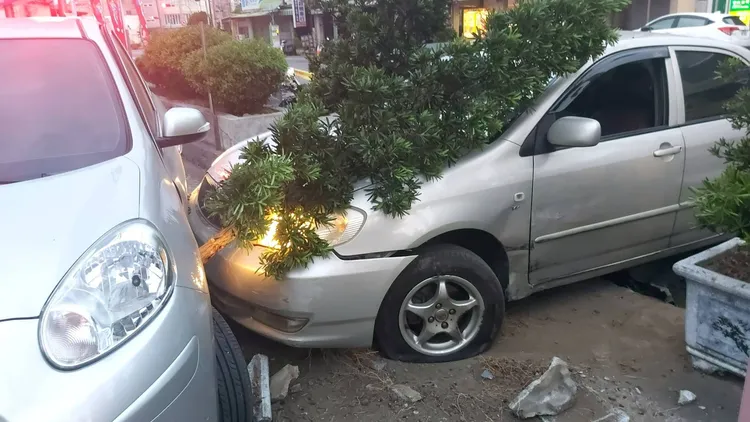 犯嫌開車衝撞。讀者提供