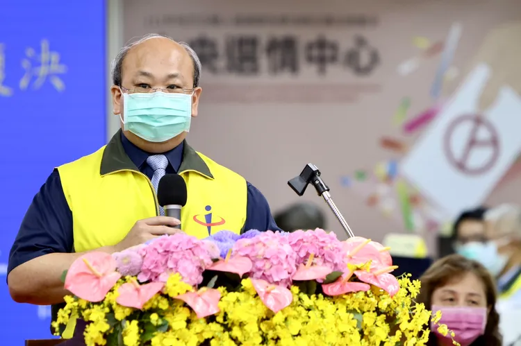 陳朝建提醒包含社群媒體也不能在今晚午夜後有競助選活動。林林攝