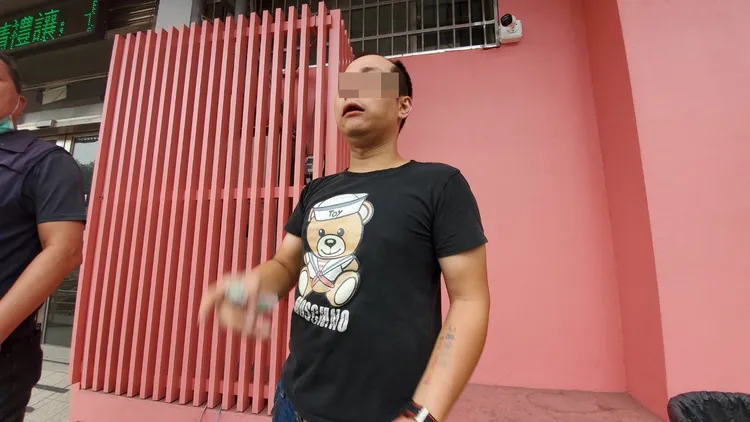 報案人描述，他等紅燈時，看到旁邊的歹徒從腰腹拔出槍。王勇超攝