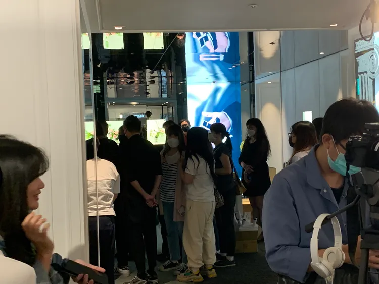 李成種被拉走後，韓方經紀公司和台灣主辦單位在溝通。陳穎攝