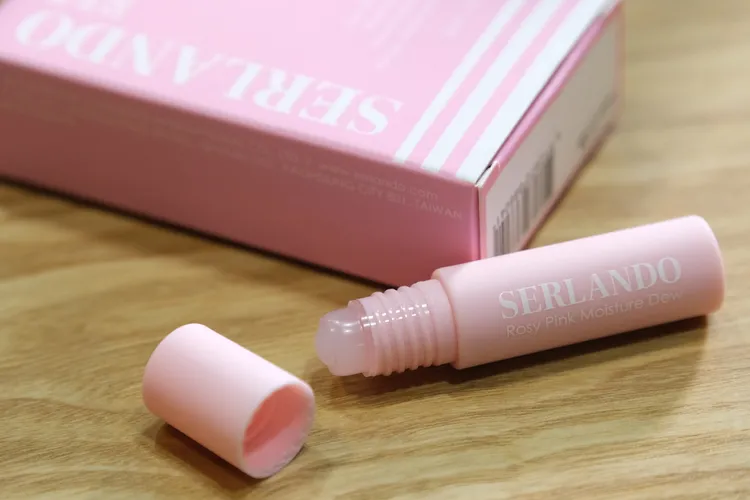 「瑰蜜粉紅露」成分升級，質地也稍做了改變。陳志淵攝