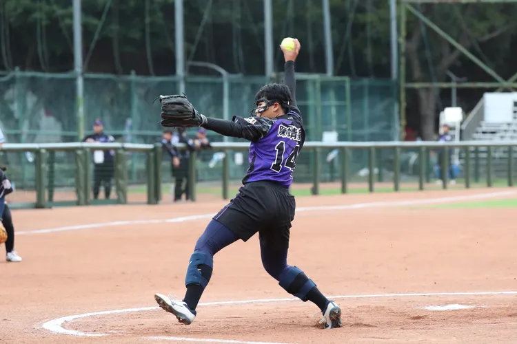 嘉南鷹陳靖瑜後援2.2局失1分，拿下勝投。  企業女壘聯賽提供