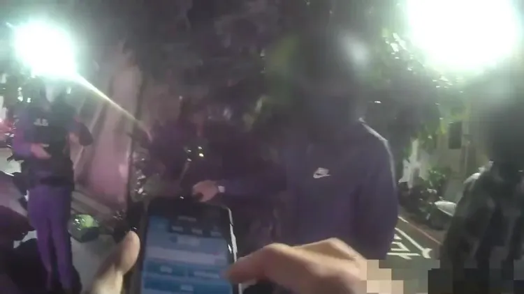 警方盤查嫌犯。蘆洲警分局提供